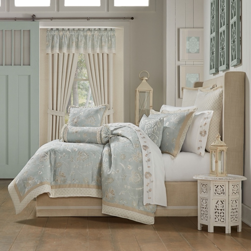 J. Queen New York Garden View California King Comforter Set NWT